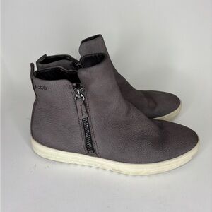 Ecco Shoes Women’s Size 7 High Top Sneakers Gray Leather Round Toe Zip Up Casual